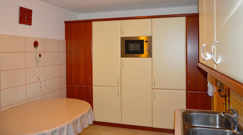 Brunarica Petric - Bela Krajina - Komarna Vas - Smucisce Gace - Semic ภายนอก รูปภาพ